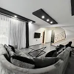 Family 8 - Modern&private *
